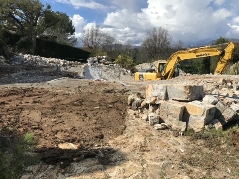 Entreprise de terrassement dans la roche par Petitjean Paysage à Antibes