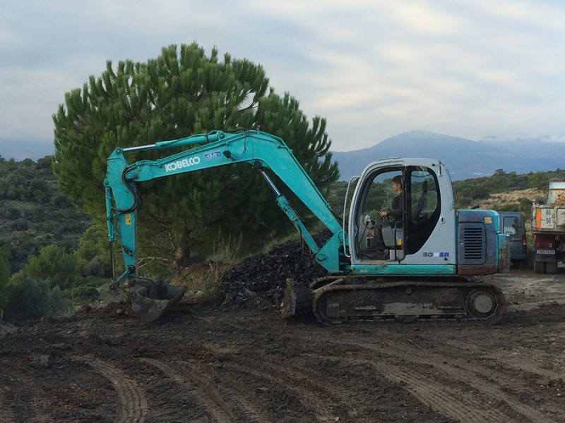 Pelle avec chauffeur pour terrassement à Cannes
