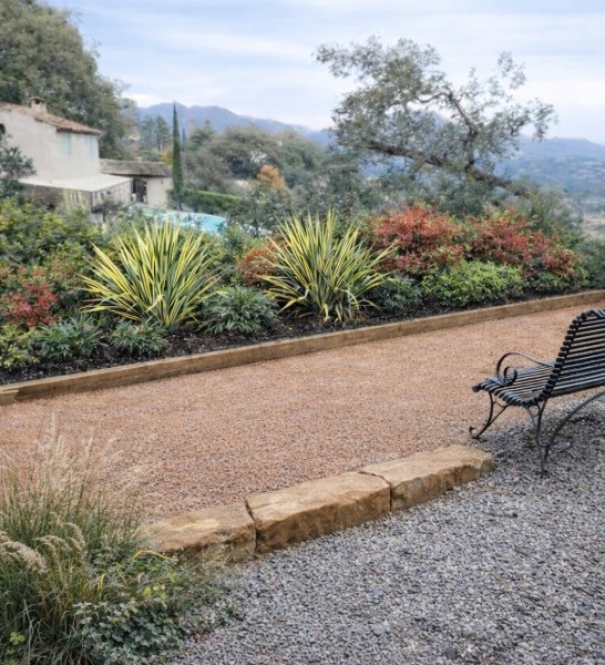Terrassement de terrain de pétanque en gravier à Mougins 